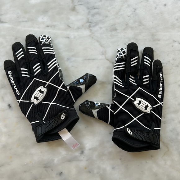 Football Receiver Gloves - Picture 1 of 6